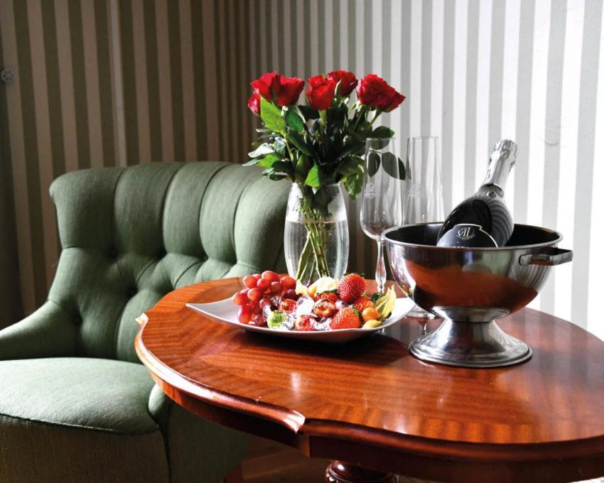 Kisa Waerdshus & Hotell Экстерьер фото